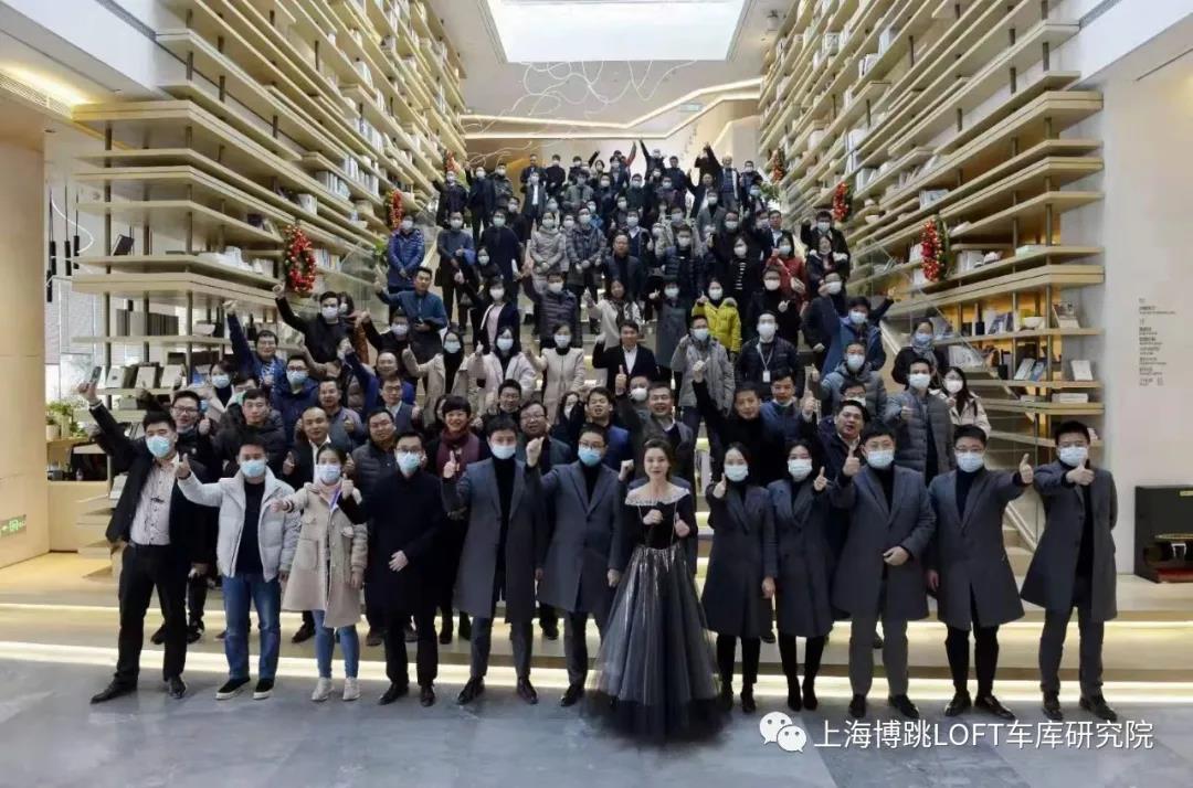 佛山全国一百多人在华侨城汉口道6号参观研讨LOFT专利车库技术！